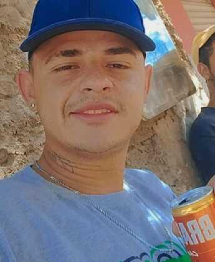 Jovem é morto com tiro na cabeça na frente de familiares