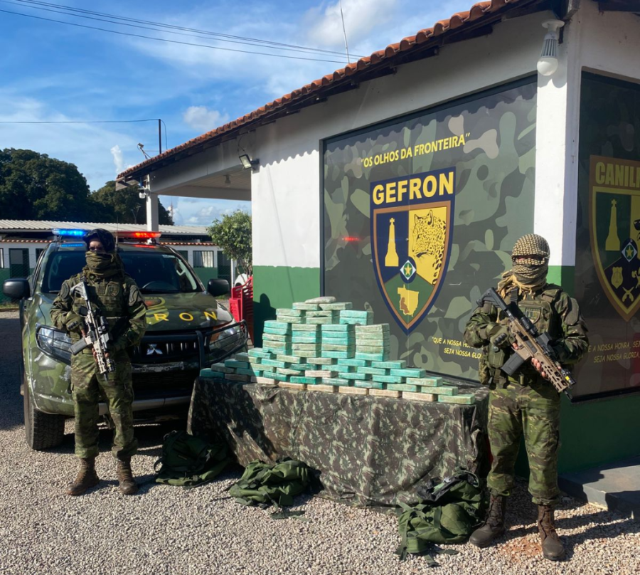 Ação conjunta apreende 64 tabletes de pasta base de cocaína e causa prejuízo de R$ 1,1 milhão às facções criminosas