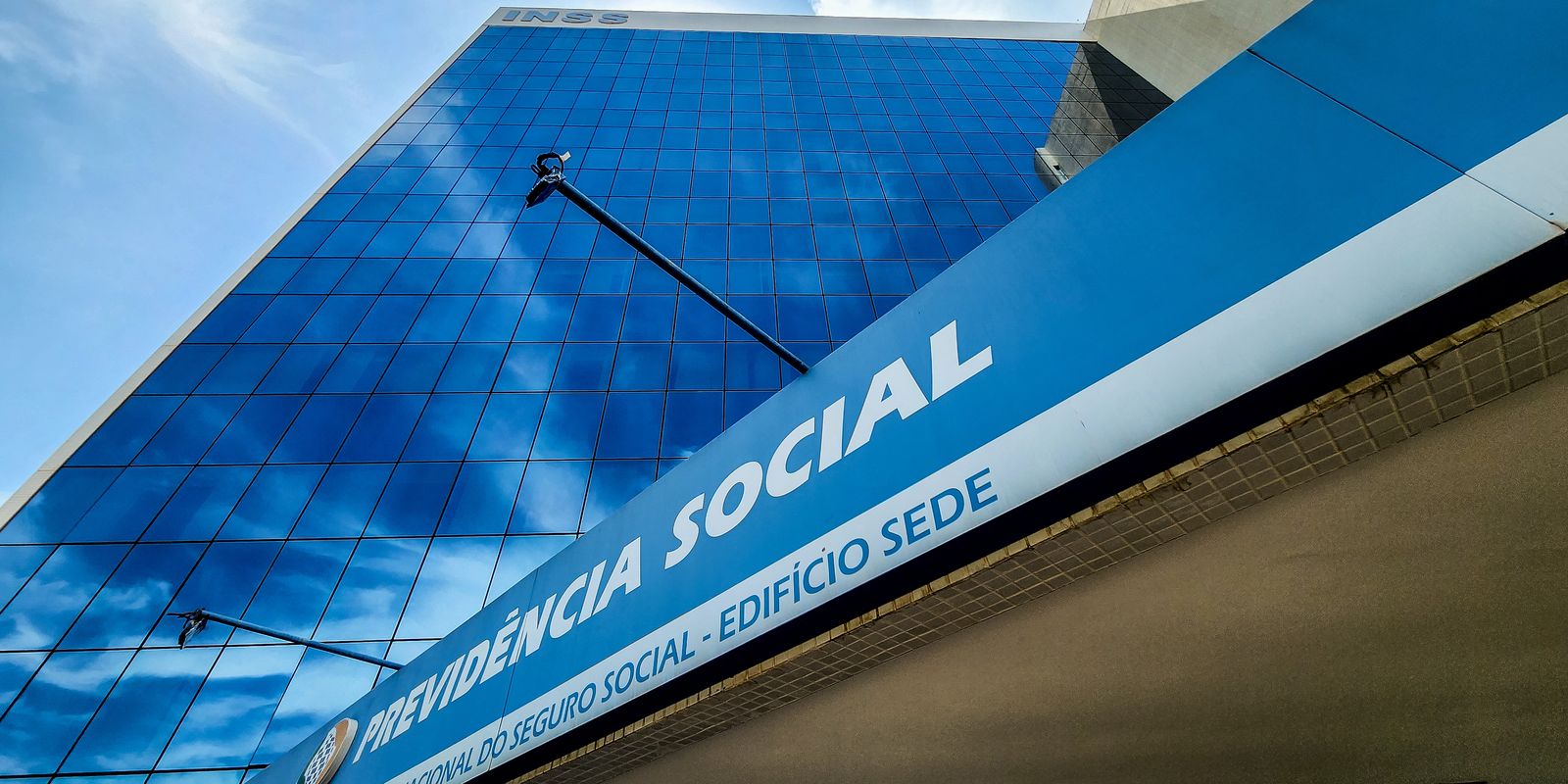 Saiba como contestar descontos não autorizados do INSS